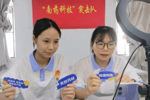 579335467b1b45f8b2685f3143bf7442.png 579335467b1b45f8b2685f3143bf7442.png