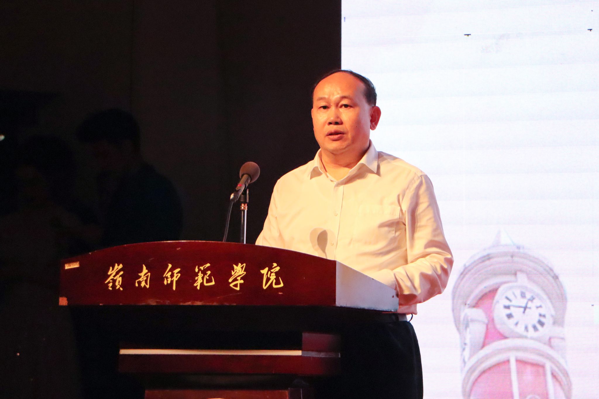 朱洁妍摄（3）特写 阳爱民校长讲话 (1).jpg