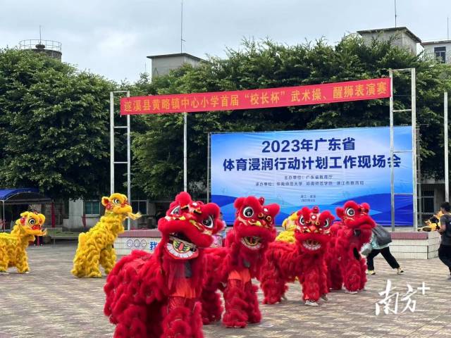  南方+ 刘梓薇 拍摄