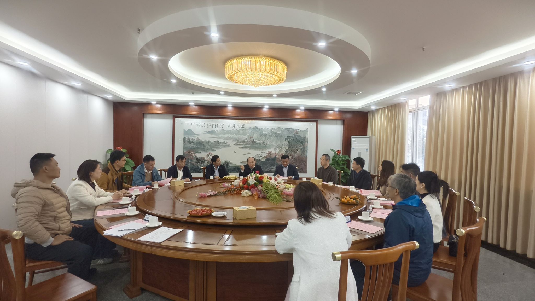 座谈会.jpg 座谈会.jpg